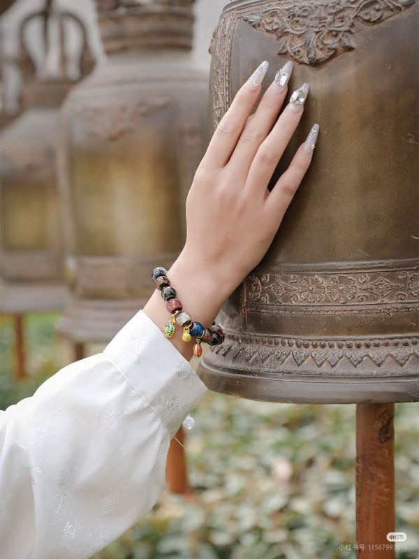 Adjustable unisex bracelet designed for Feng Shui prosperity, perfect for daily wear or gifting.