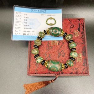 Nine-Eyes Dzi Bead Bracelet made of natural agate, radiating wealth and protection energy.